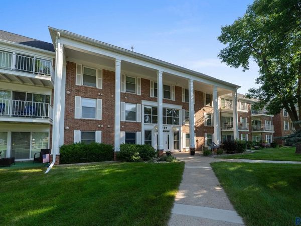 2501 S Kiwanis Ave, Unit 210, Sioux Falls, SD 57105