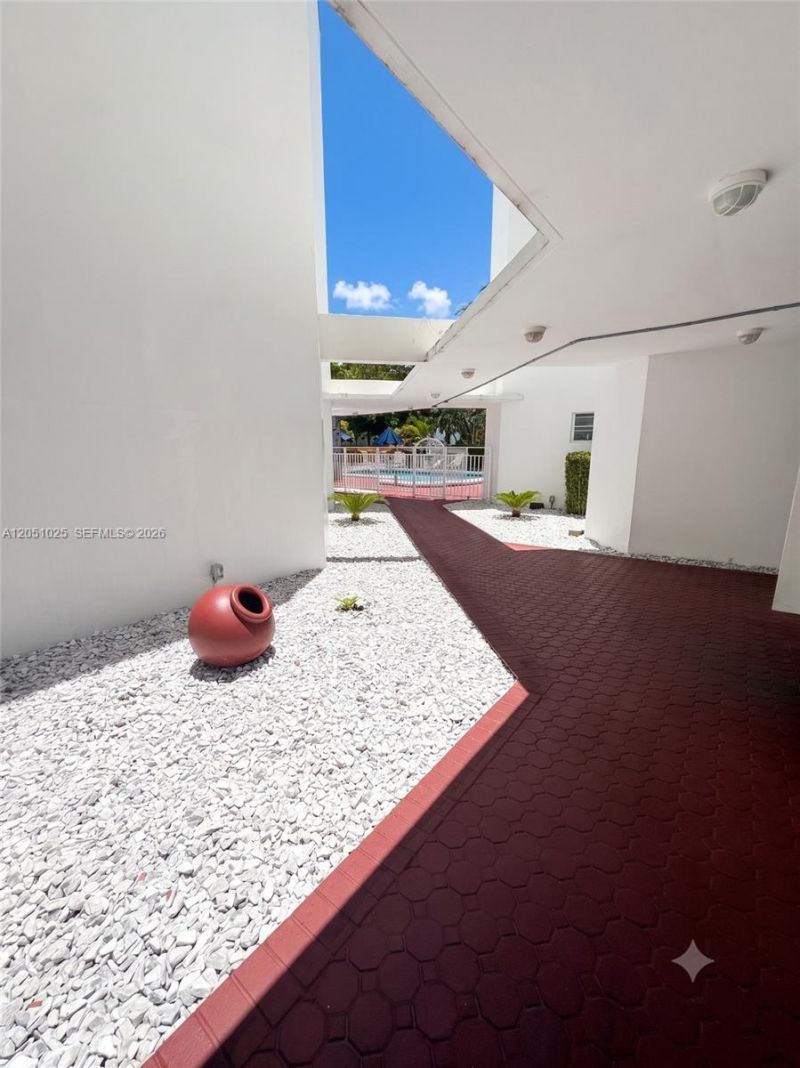 1075 93rd St, Unit 401, Bay Harbor Islands, FL 33154 Photo