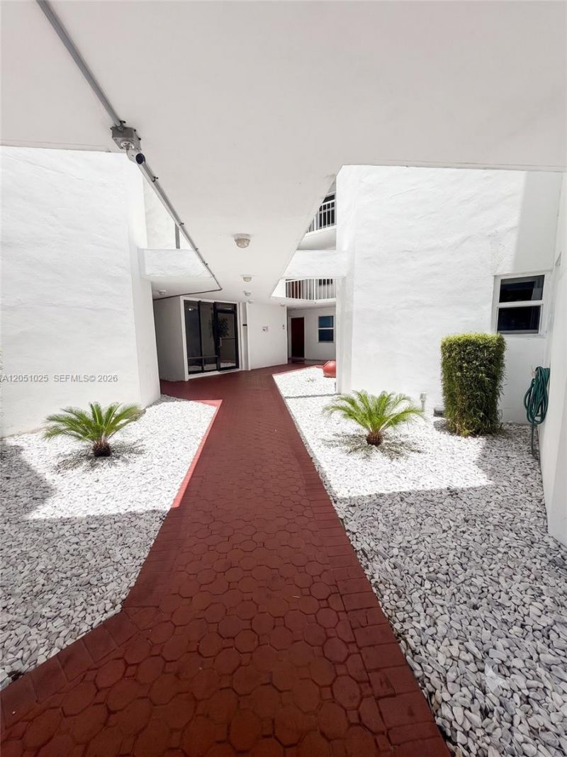 1075 93rd St, Unit 401, Bay Harbor Islands, FL 33154 Photo