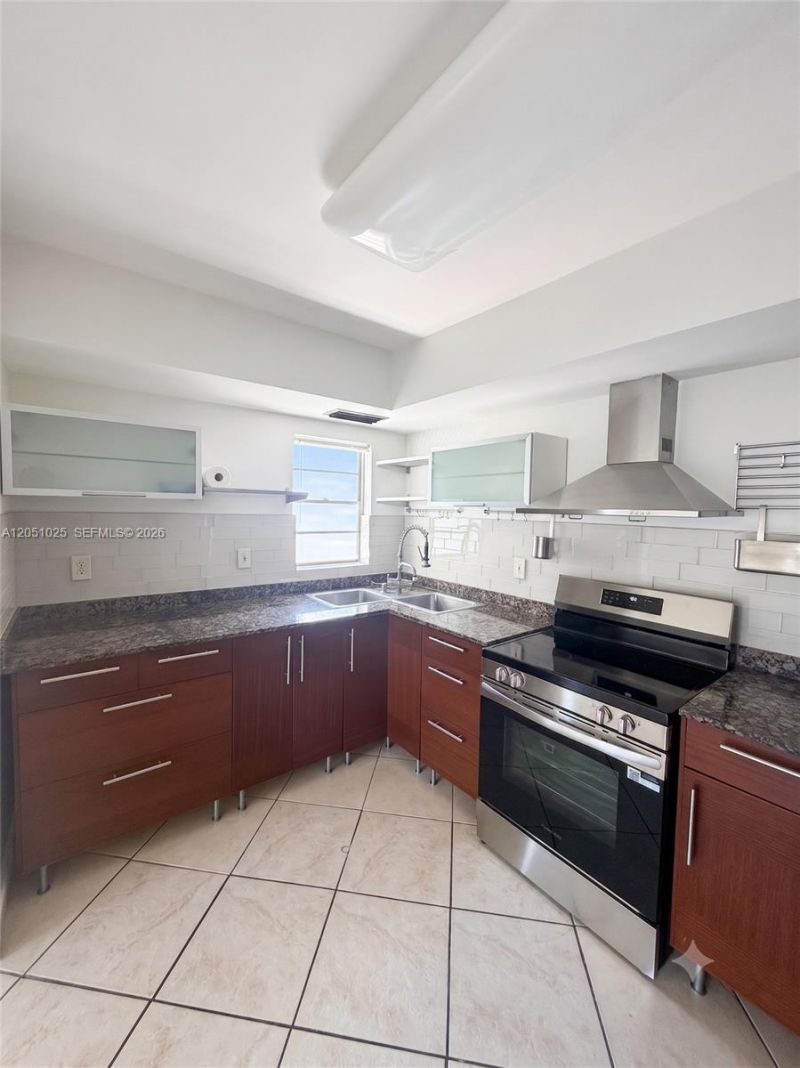 1075 93rd St, Unit 401, Bay Harbor Islands, FL 33154 Photo
