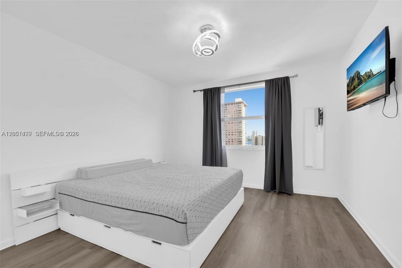 17150 N Bay Rd , Unit 2814, Sunny Isles Beach, FL 33160 Photo