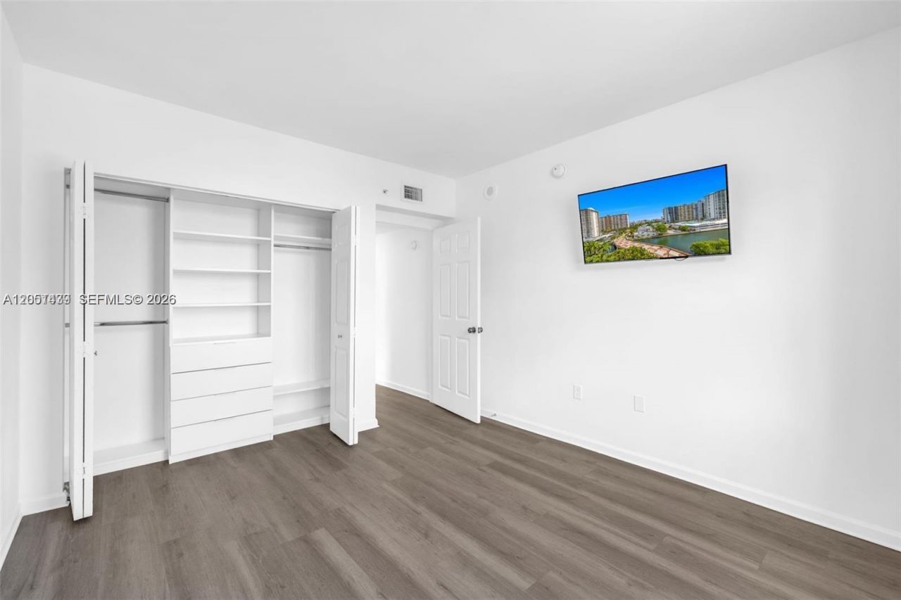 17150 N Bay Rd , Unit 2814, Sunny Isles Beach, FL 33160 Photo