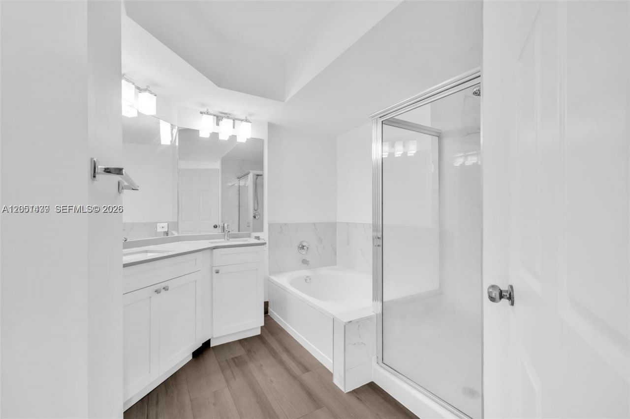17150 N Bay Rd , Unit 2814, Sunny Isles Beach, FL 33160 Photo