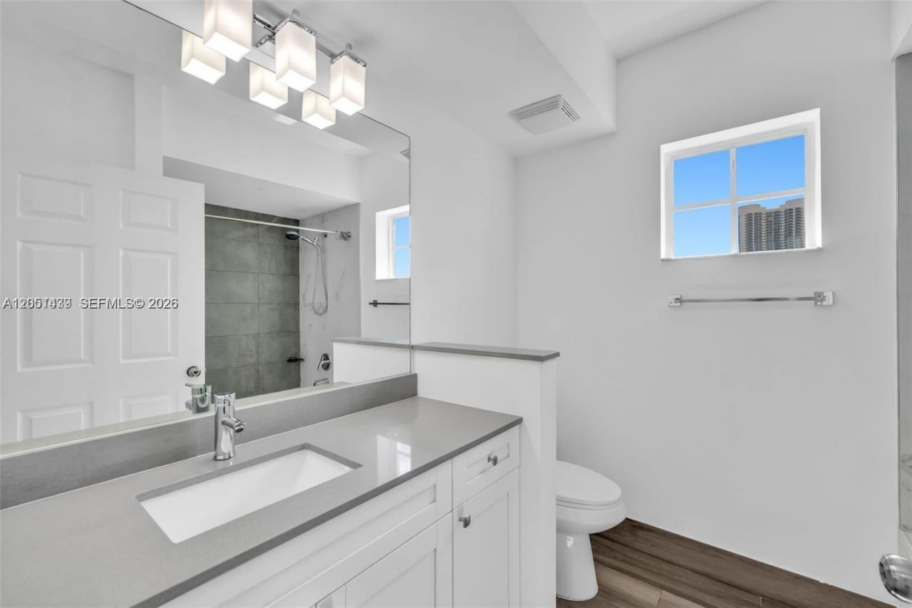 17150 N Bay Rd , Unit 2814, Sunny Isles Beach, FL 33160 Photo