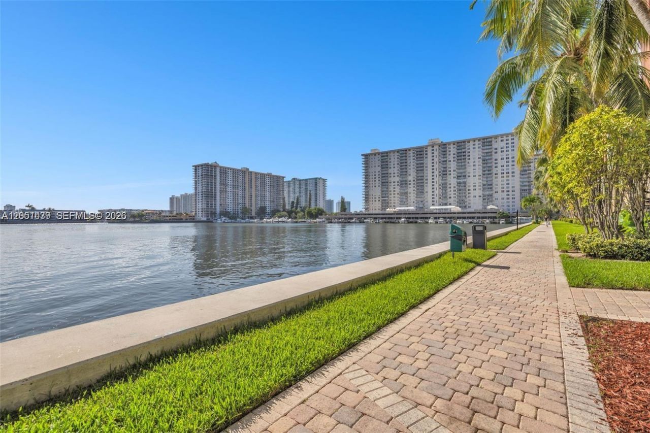 17150 N Bay Rd , Unit 2814, Sunny Isles Beach, FL 33160 Photo