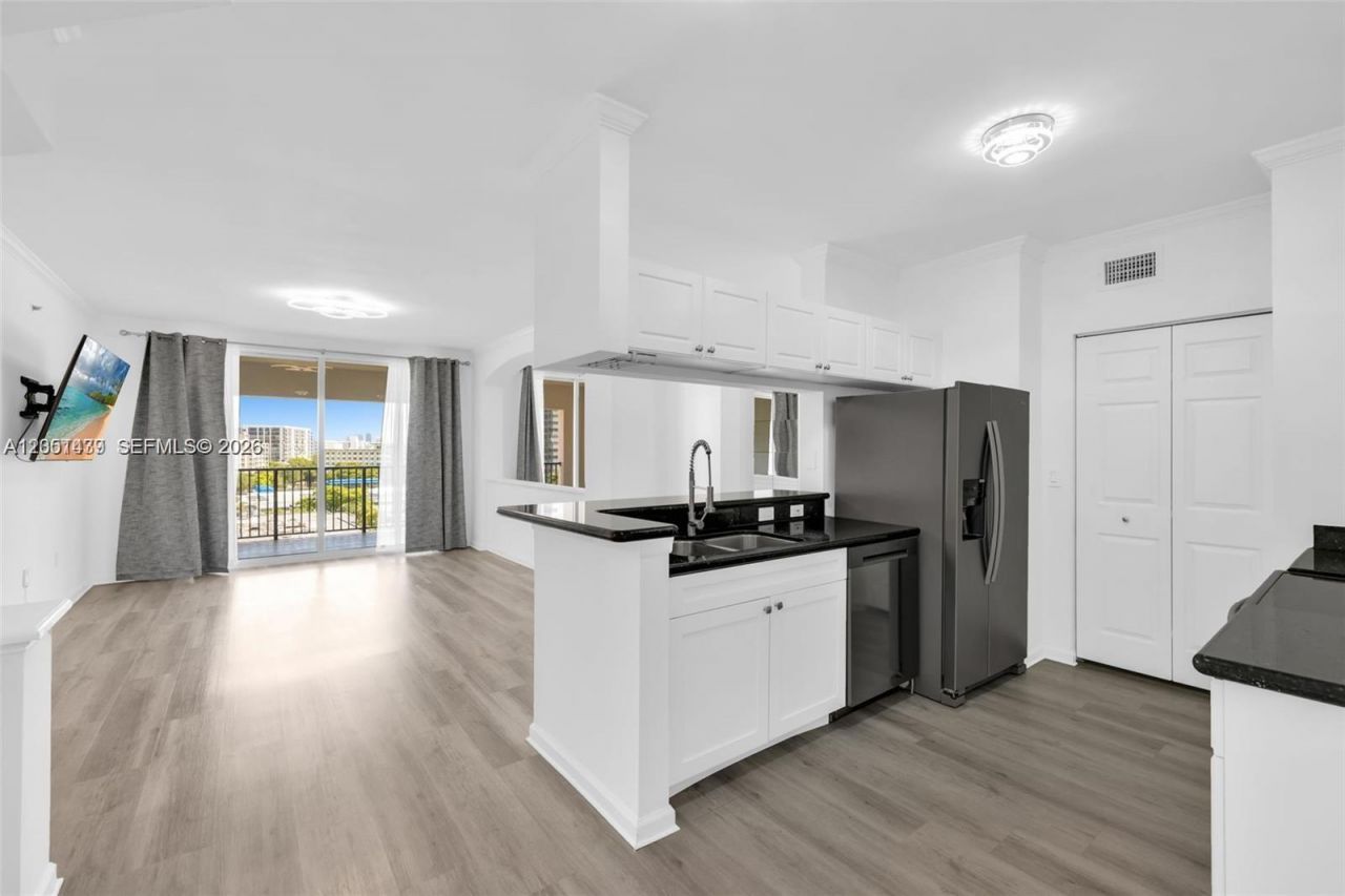 17150 N Bay Rd , Unit 2814, Sunny Isles Beach, FL 33160 Photo