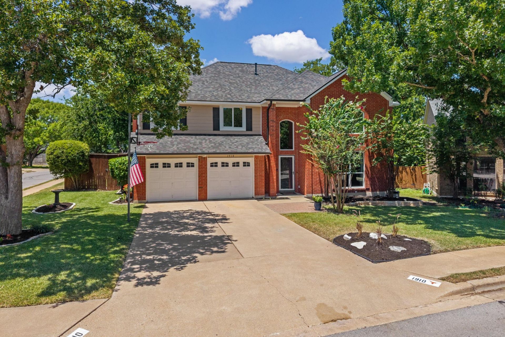 1910 Springwater Dr, Round Rock, TX 78681 Main Photo