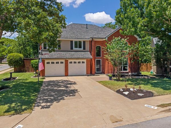 1910 Springwater DR, Round Rock, TX 78681