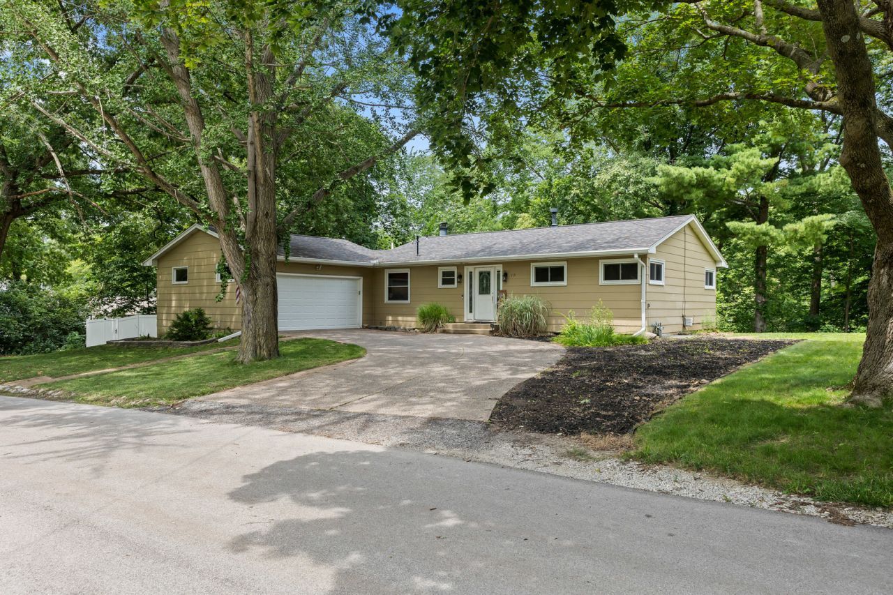 113 31st Avenue, Moline, IL 61265 Main Photo