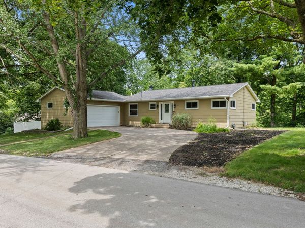113 31ST Avenue, Moline, IL 61265