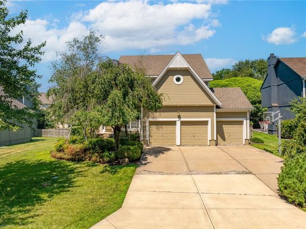 13844 Bradshaw Street, Overland Park, KS 66221