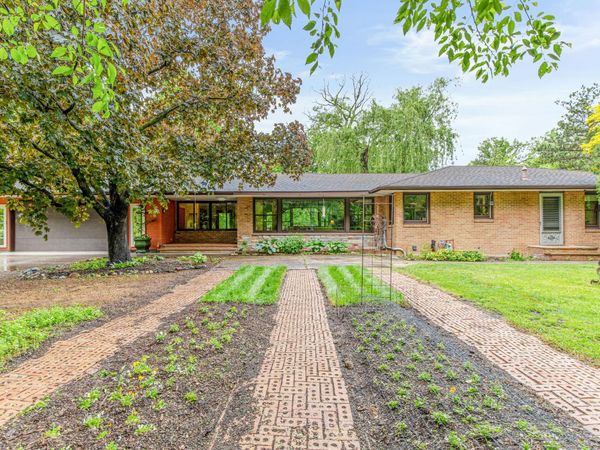 2217 Oakview Lane N, Plymouth, MN 55441