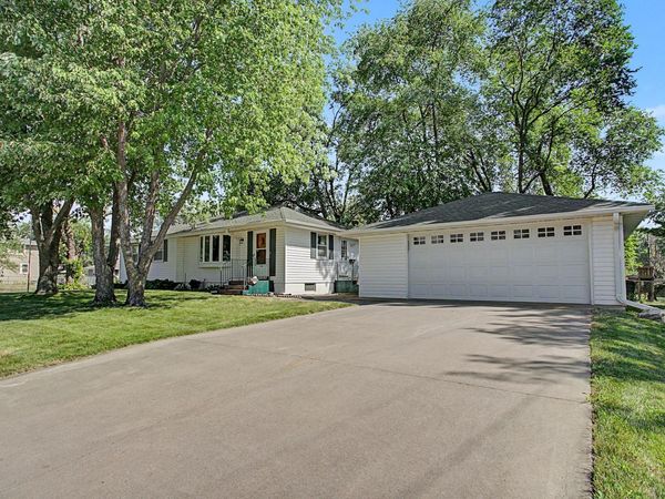 160 109th Avenue NE, Blaine, MN 55434