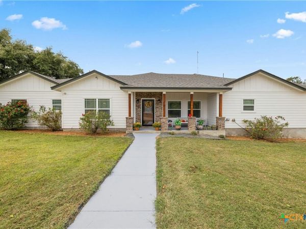 1090 County Road 334 , Burnet, TX 78611