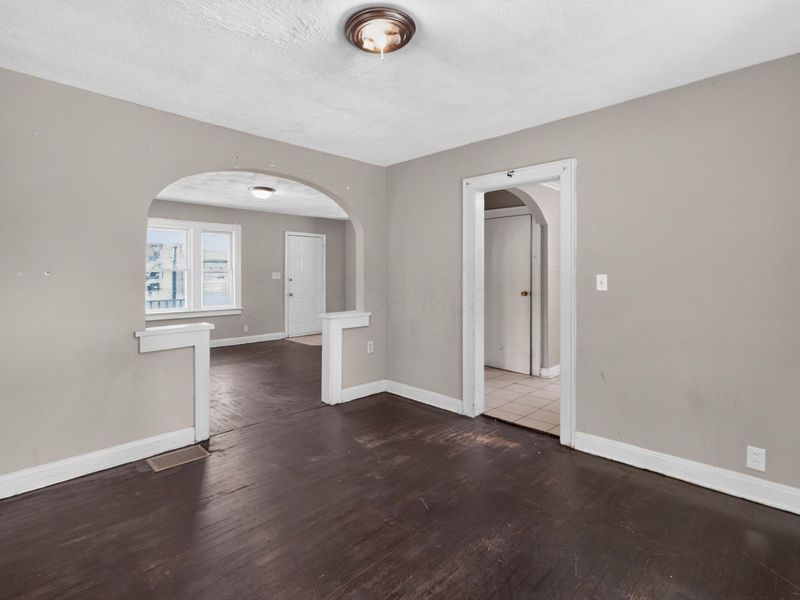 550 Wrexham Avenue , Columbus, OH 43223 Photo 3
