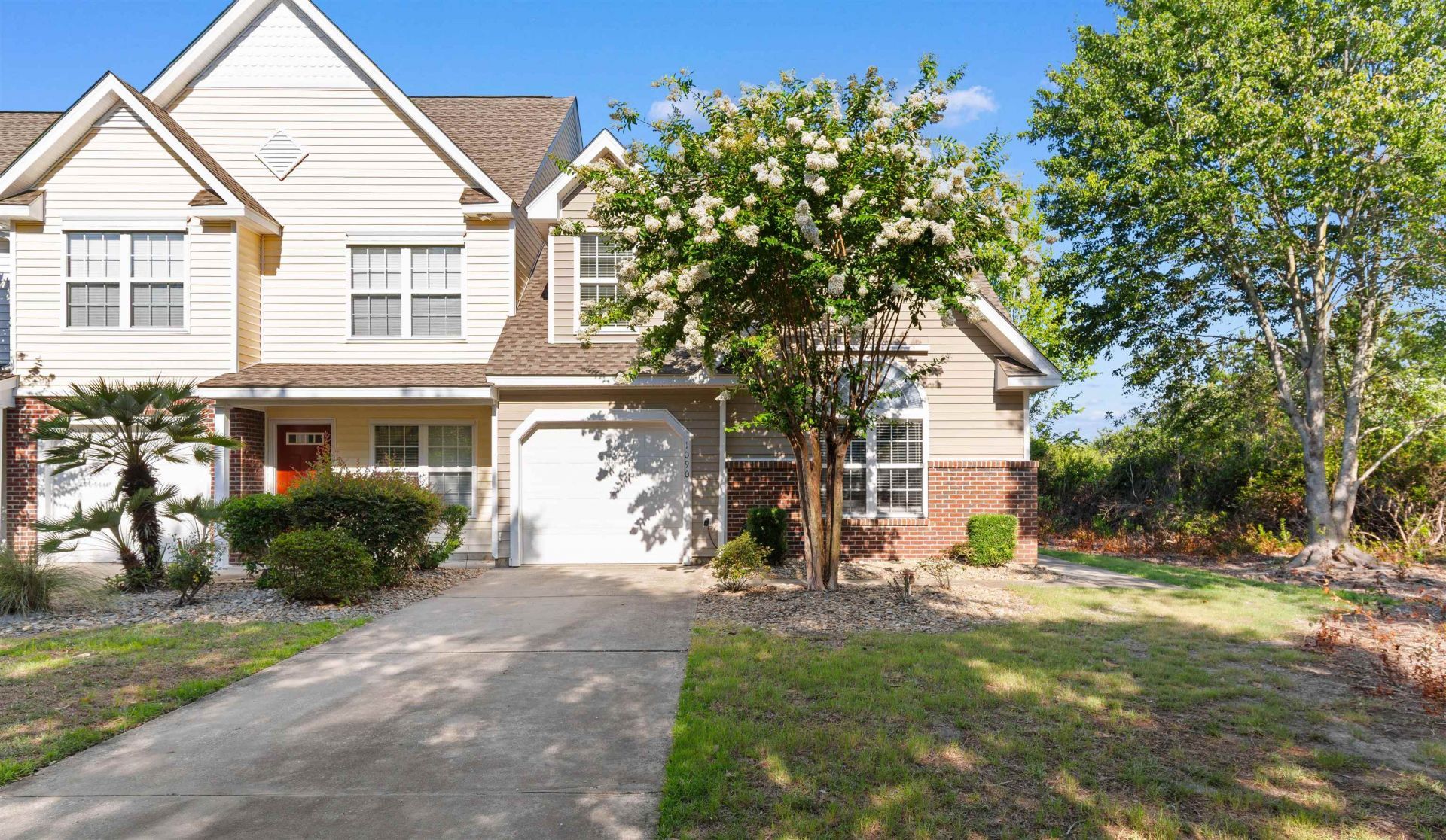 1090 Stanton Pl. Photo 2