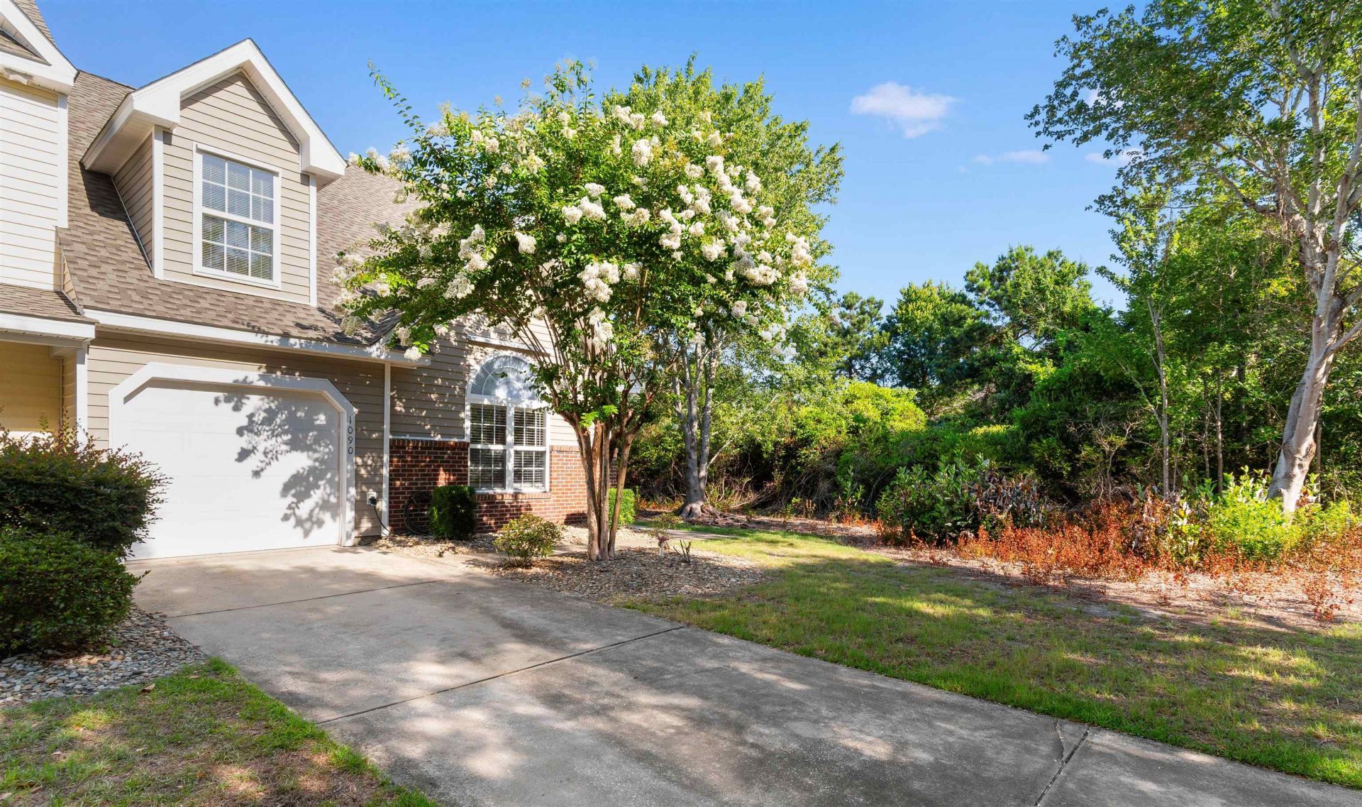 1090 Stanton Pl. Photo 3