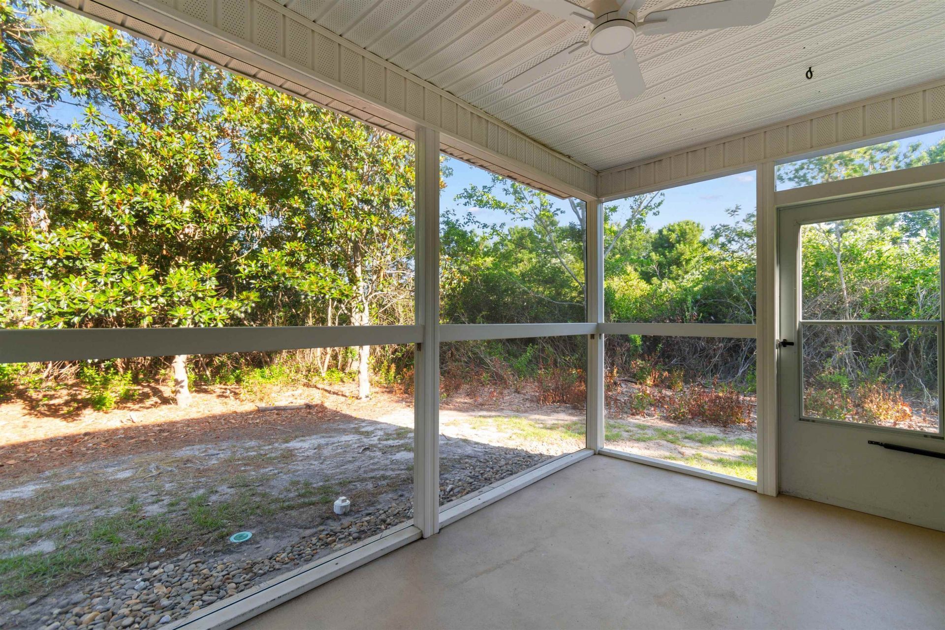 1090 Stanton Pl. Photo 32