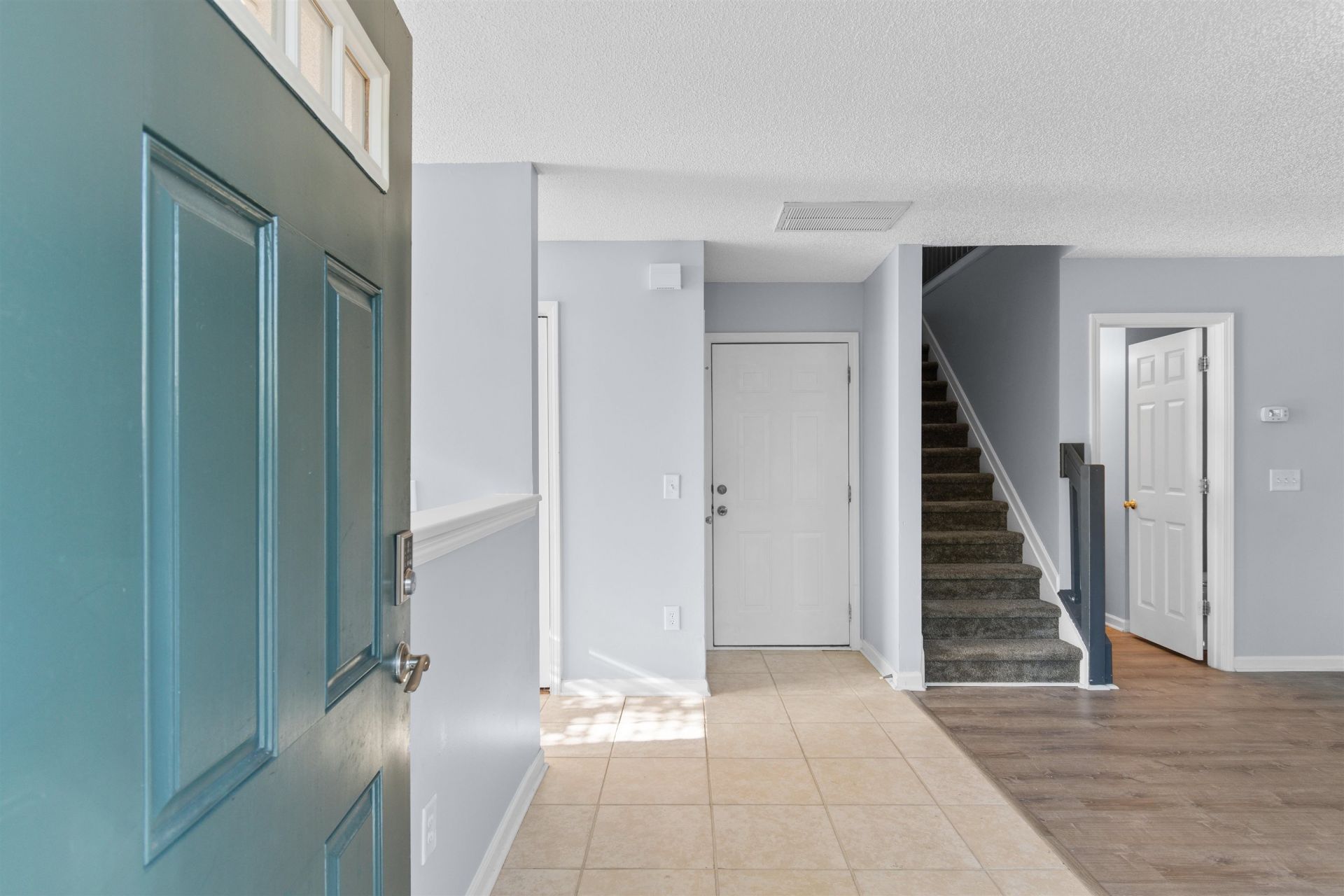 1090 Stanton Pl. Photo 4