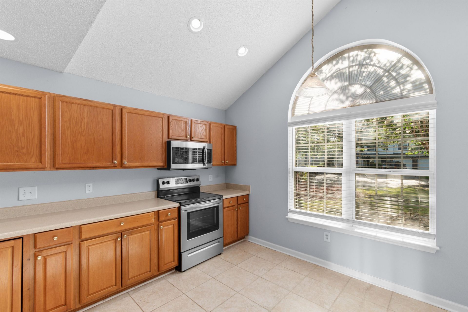 1090 Stanton Pl. Photo 6