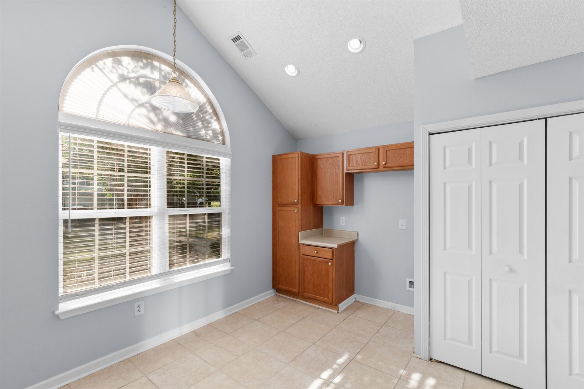 1090 Stanton Pl. Photo 7
