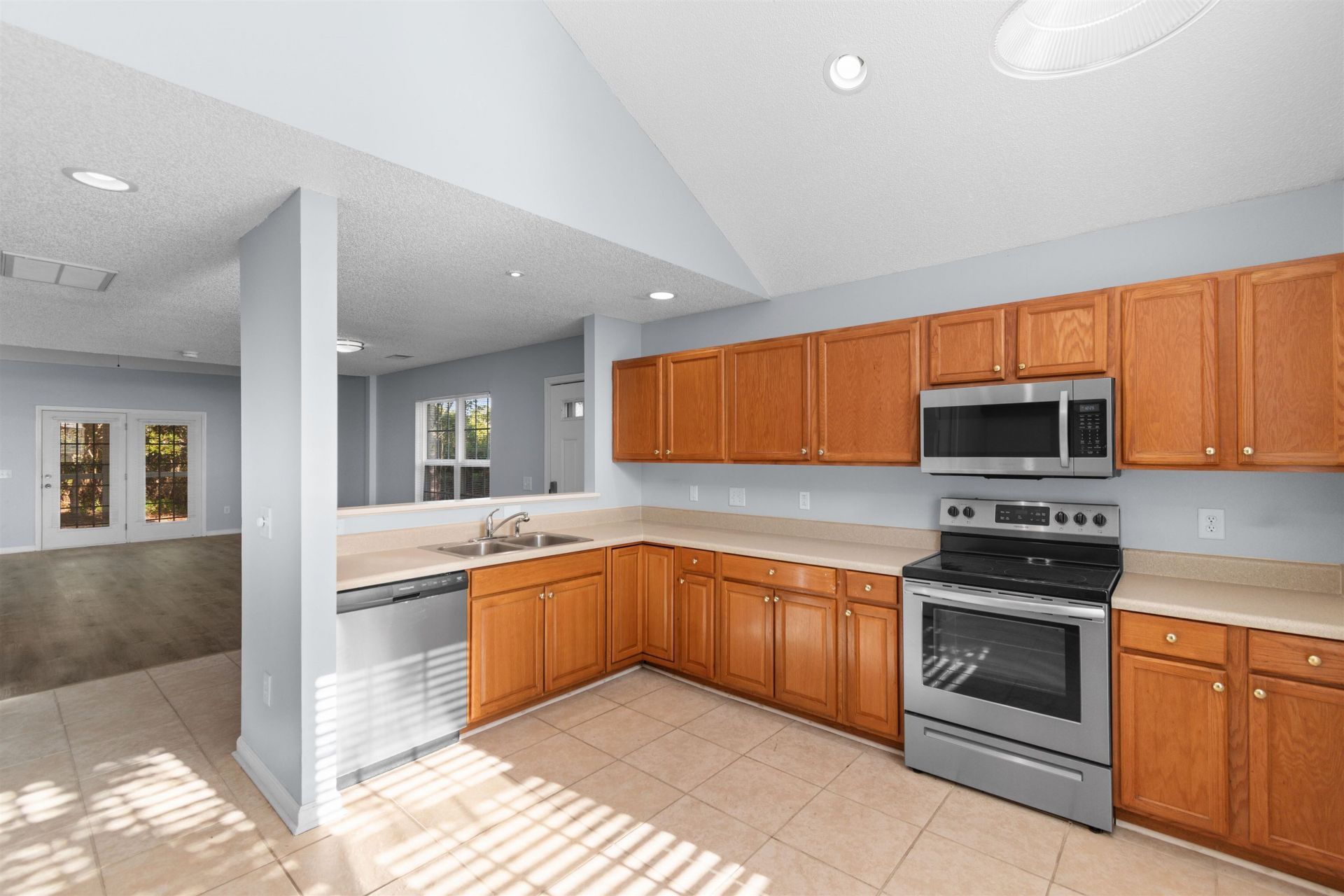 1090 Stanton Pl. Photo 9