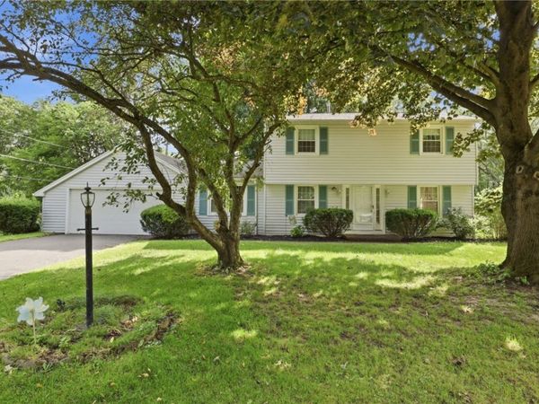 107 Wheatstone Circle , Fairport, NY 14450