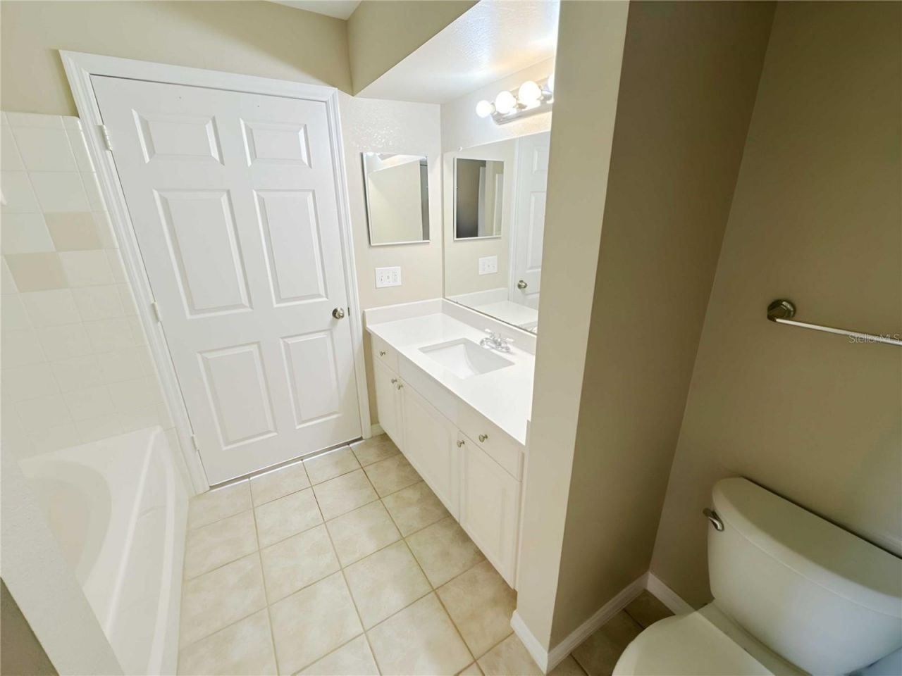 5531 Rosehill Road, Unit 201, Sarasota, FL 34233 Photo