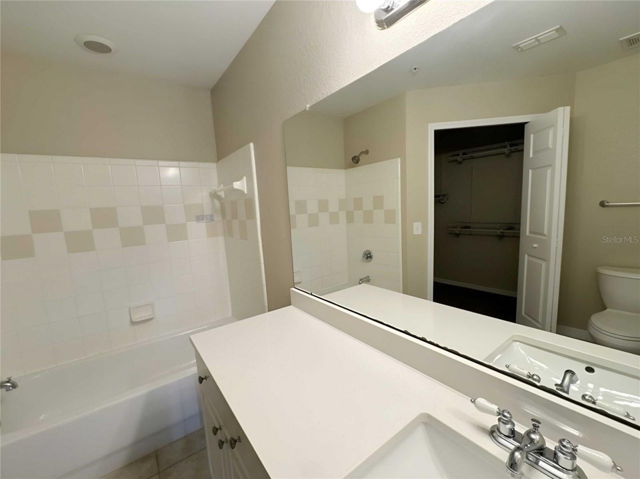 5531 Rosehill Road, Unit 201, Sarasota, FL 34233 Photo