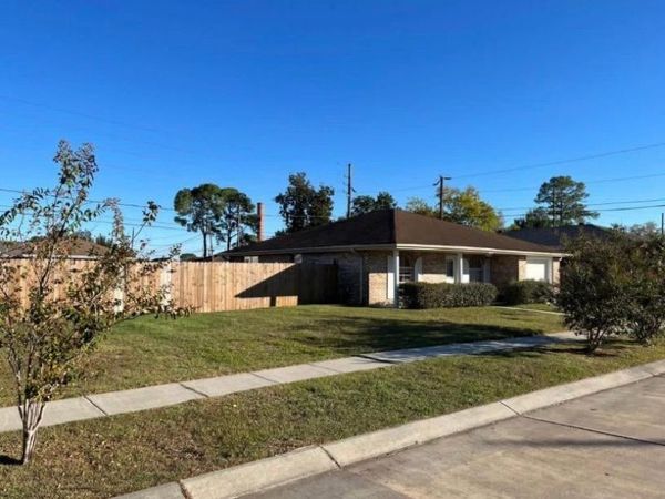 2401 CREELY Drive , Chalmette, LA 70043