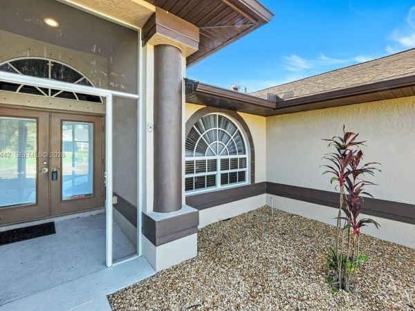 1121 NW 27th Avenue , Cape Coral, FL 33993