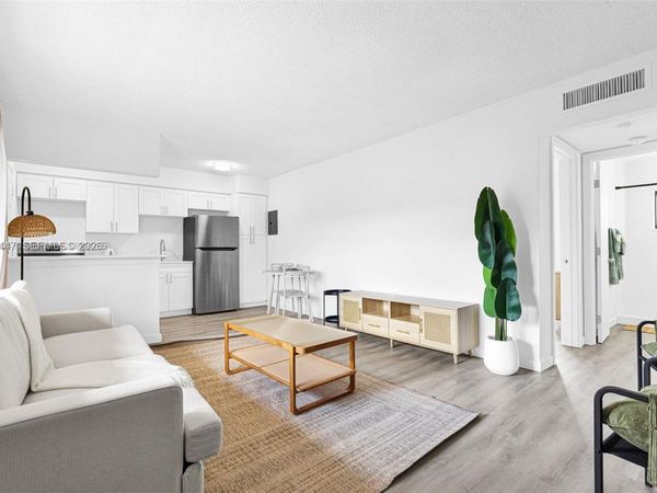 13210 Memorial Hwy , Unit 208, North Miami, FL 33161
