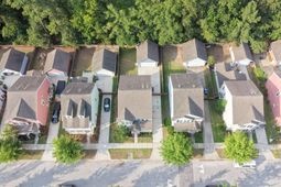 1634 Sparkleberry Lane photo 4
