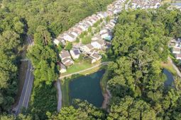 1634 Sparkleberry Lane photo 4