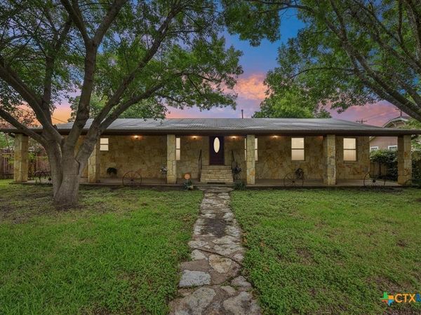 205 N Avenue E. , Elgin, TX 78621