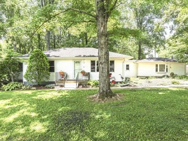 5621 W Smokey Row Road W, Greenwood, IN 46143