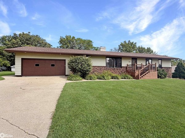 802 Crestview Drive, Traer, IA 50675
