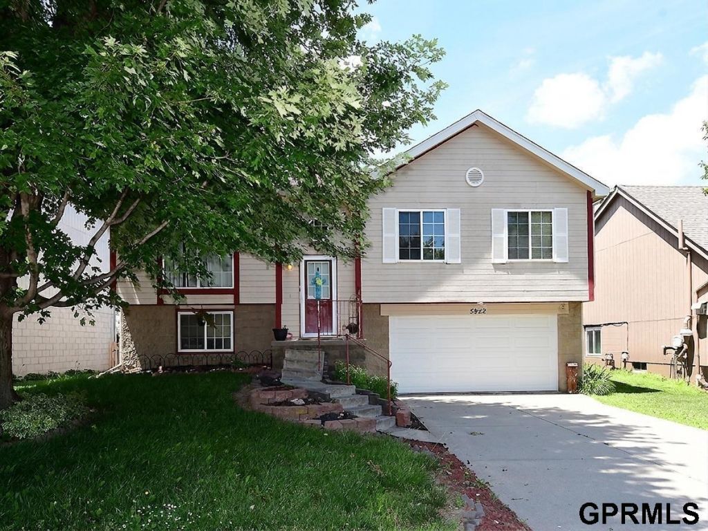 5922 S 186th Avenue, Omaha, NE 68135 Main Photo