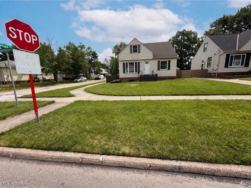 6437 Westminster Drive, Cleveland, OH 44129 Photo 18