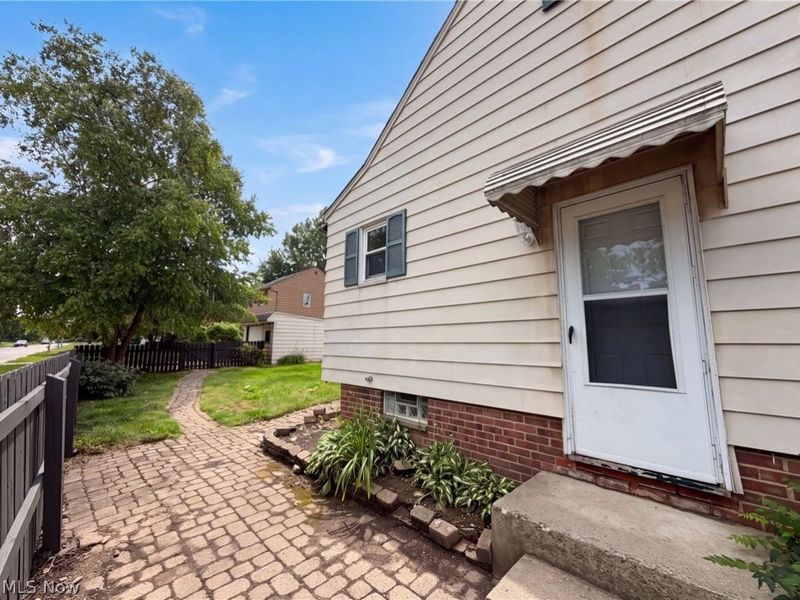 6437 Westminster Drive, Cleveland, OH 44129 Photo 19