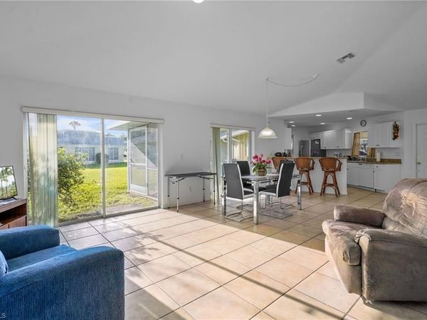 2 E Greens CIR , LEHIGH ACRES, FL 33936