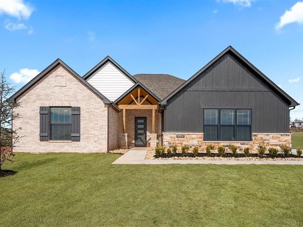 2288 Summit Circle, Blanchard, OK 73010