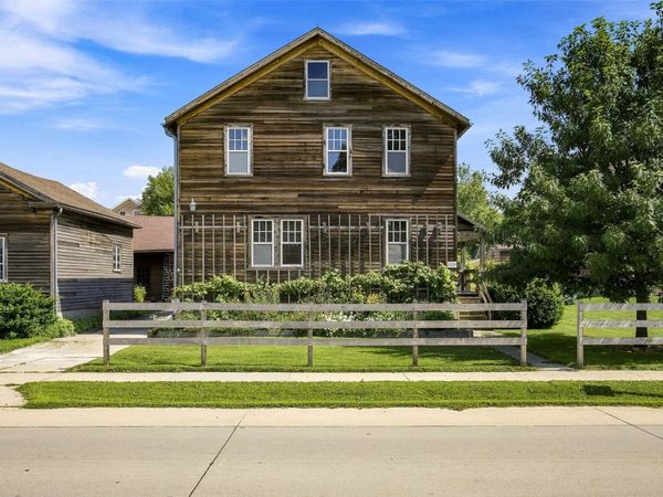 4529 220th Trail , Amana, IA 52203