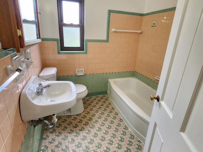 1196 Anderson Ferry Road, Delhi Twp, OH 45238 Photo 9