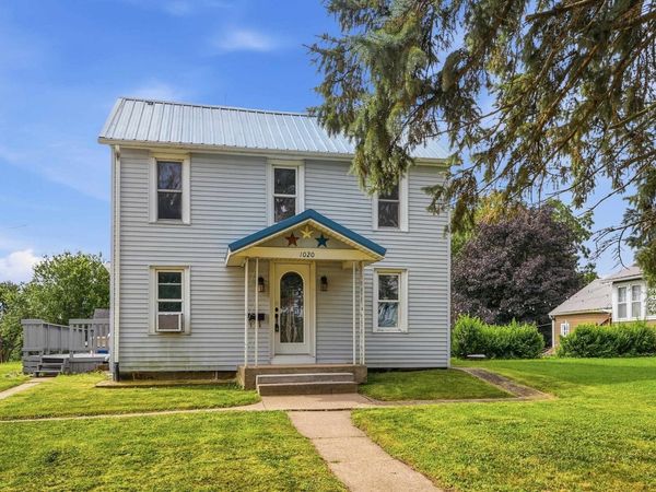 1020 Cleveland Avenue, Dubuque, IA 52001