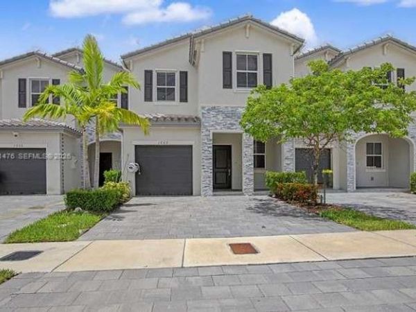 1020 SE 26th Ter , Homestead, FL 33035