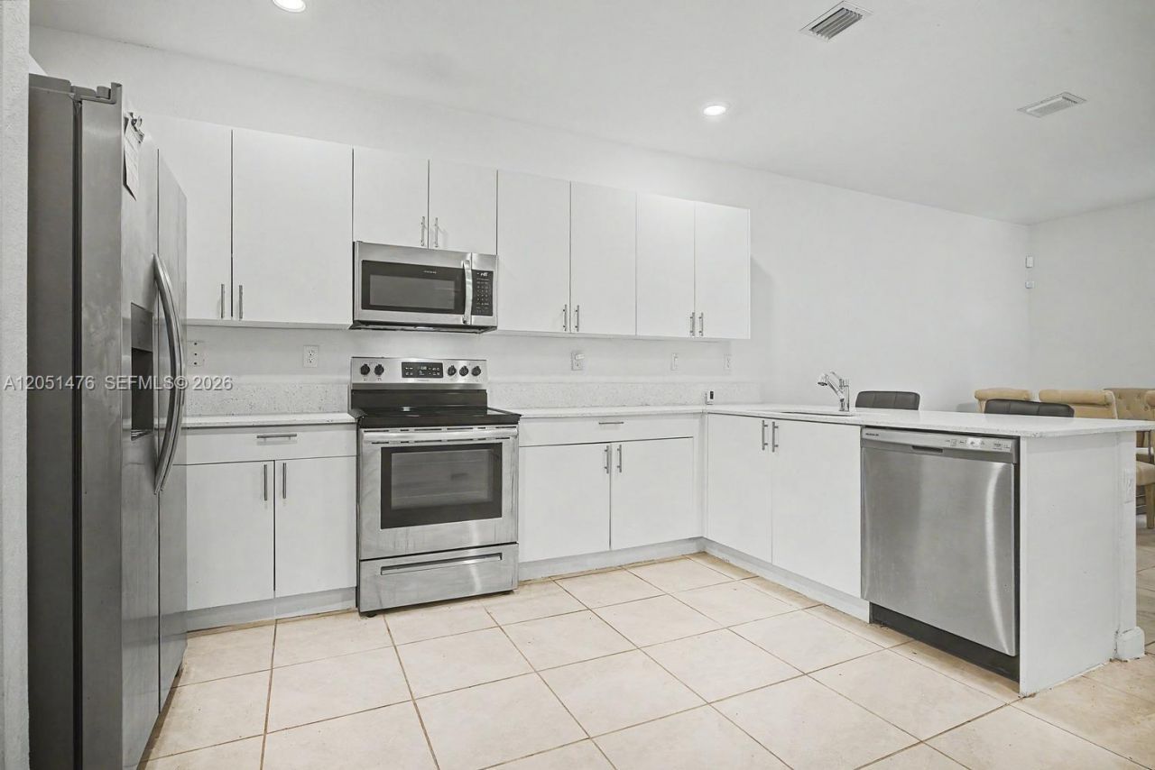 1020 SE 26th Ter , Homestead, FL 33035 Photo