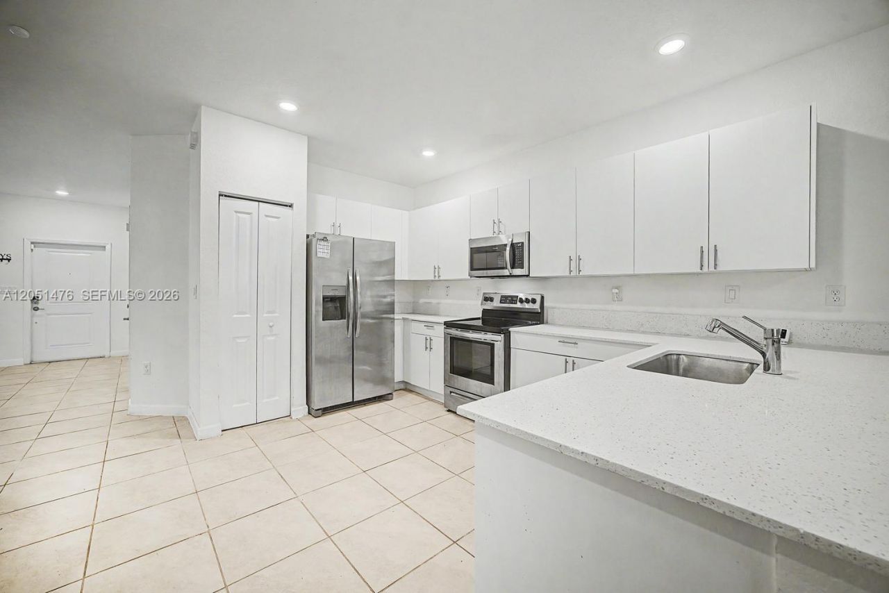 1020 SE 26th Ter , Homestead, FL 33035 Photo