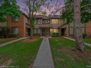 1502 Meadow Side Drive, Rochester Hills, MI 48307