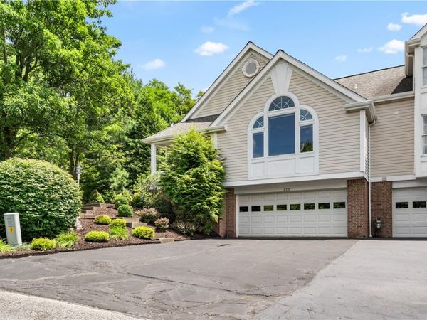 120 Horseshoe Cir East, Canonsburg, PA 15317
